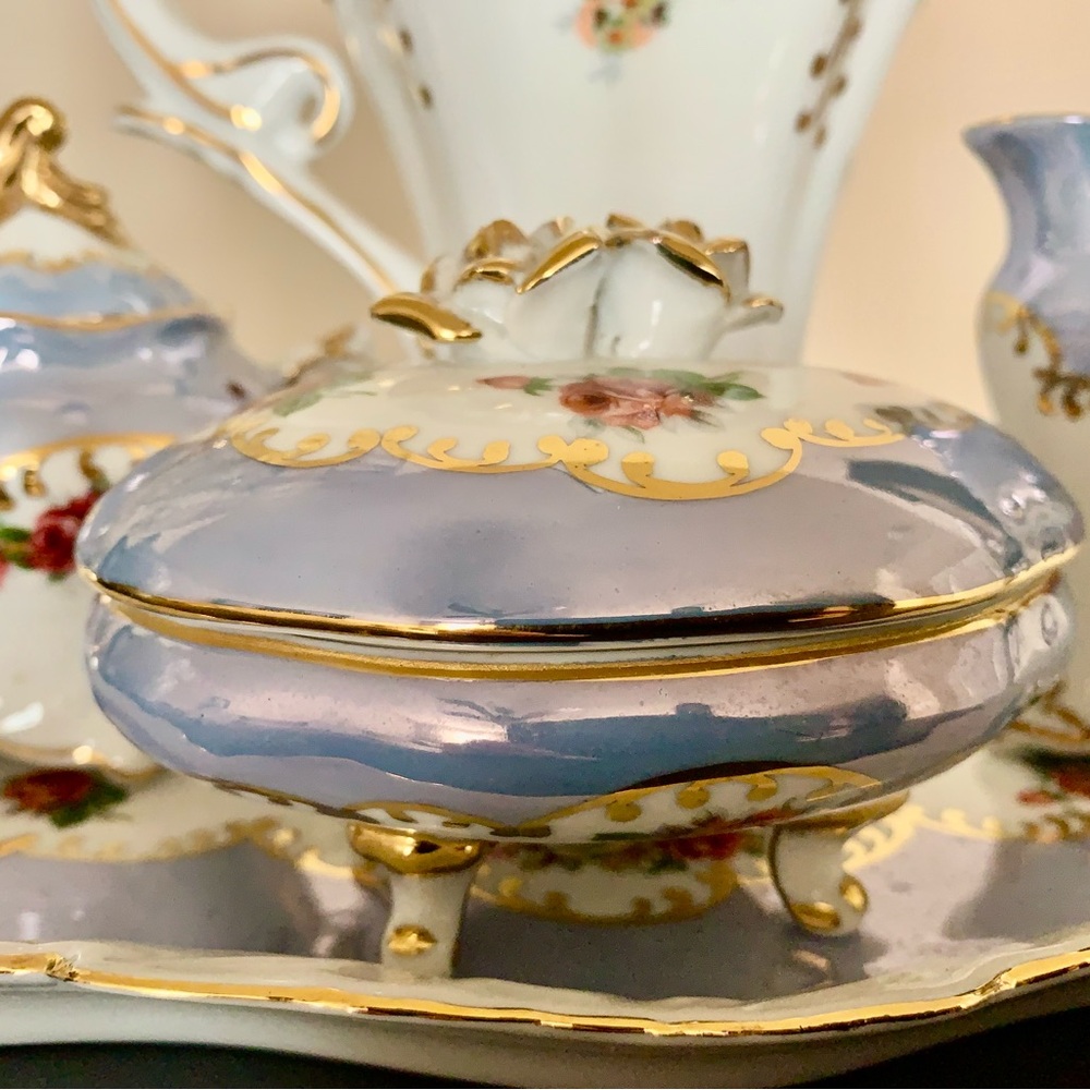 LN- Elegant Blue and Gold Porcelain 5 Piece Tea Set. A perfect decor piece. - Picture 2 of 16